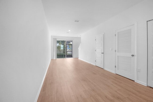 Building Photo - 53 Montellano Rd