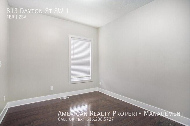 Building Photo - 813 Dayton St SW