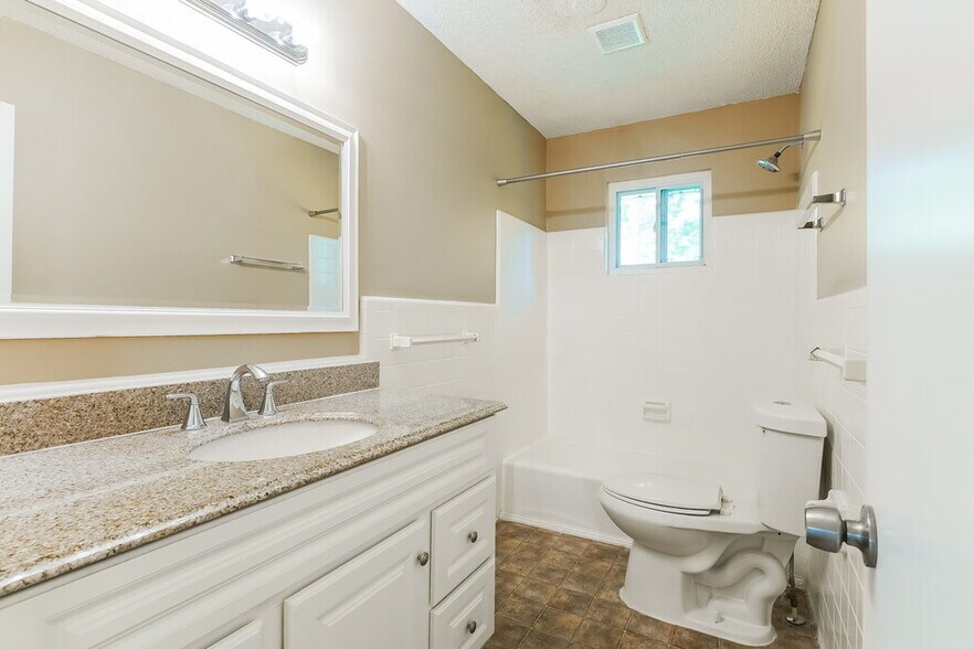 Building Photo - 2415 Rose Ln