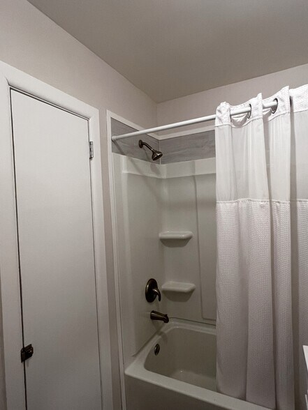 Building Photo - 143 Seminary Ave