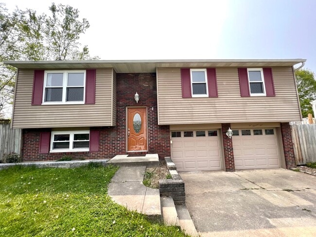 Building Photo - Absolutely Stunning Home! - 3 Bedroom 2 Fu...