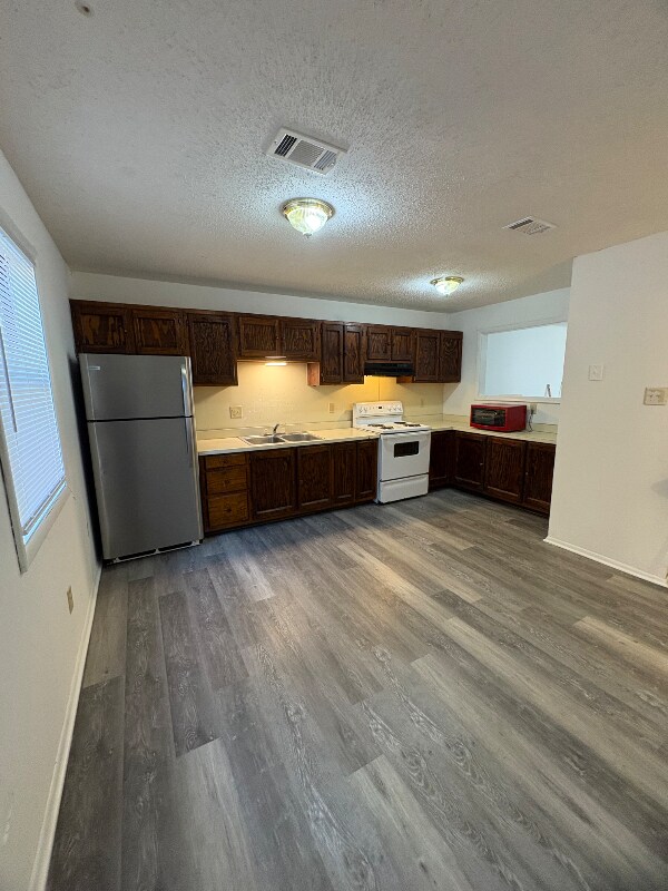 Building Photo - 313 S Bailey St