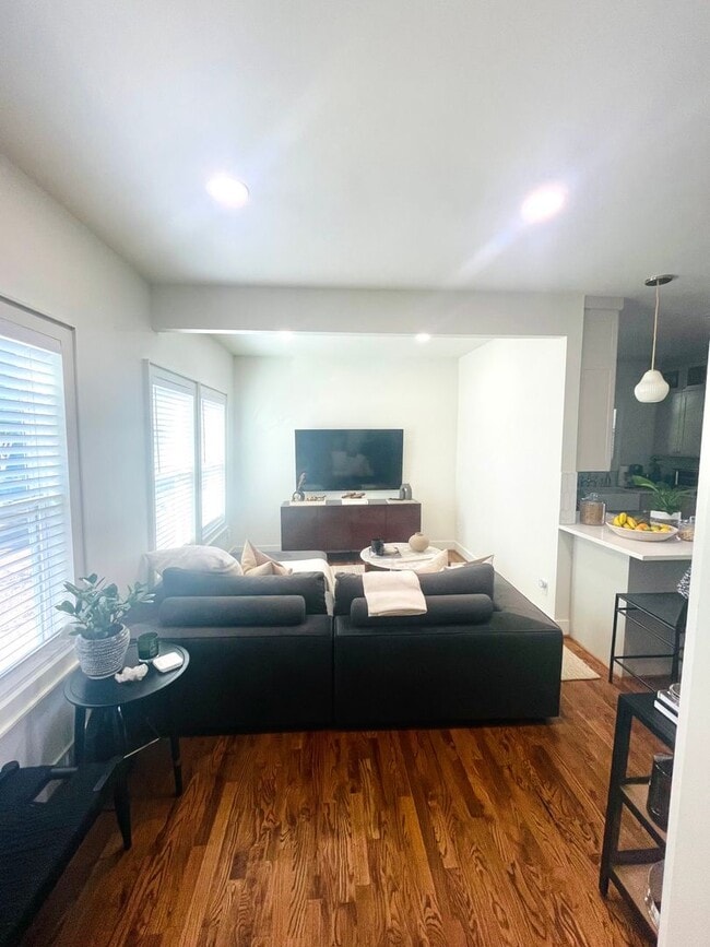 Building Photo - 4004 Roswell St