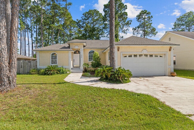 Building Photo - 208 Palm Cir