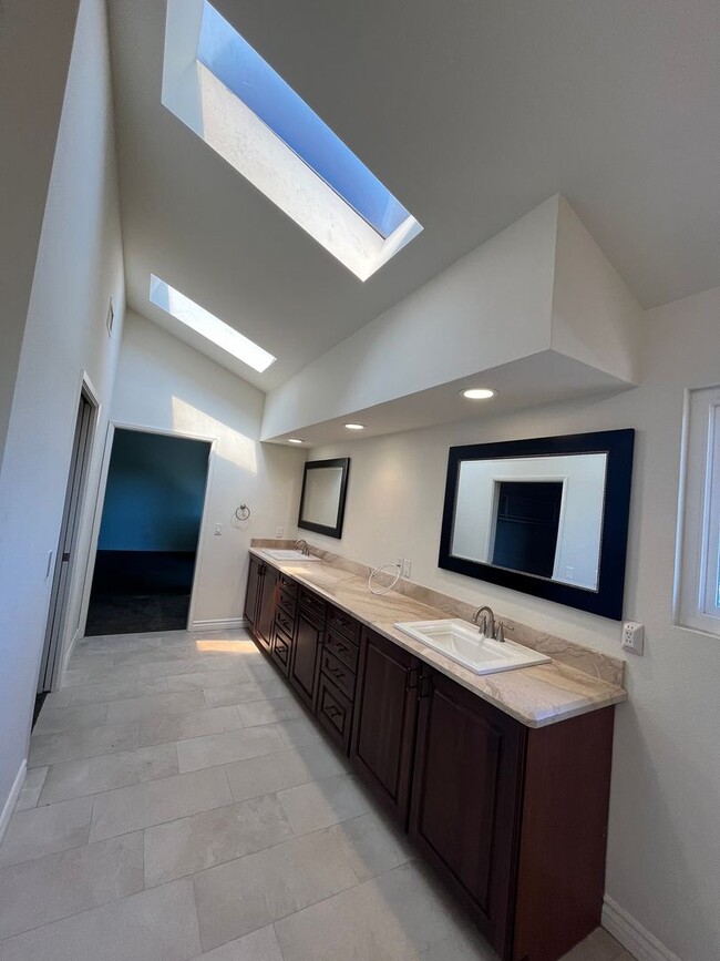 Building Photo - 4925 Regla Ct