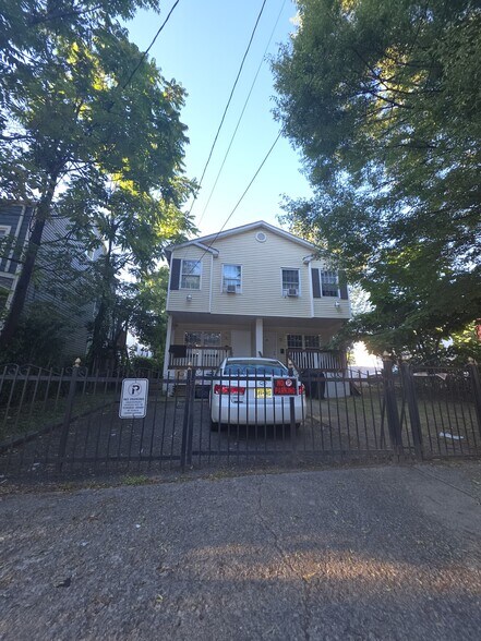 Primary Photo - 59 12th Ave