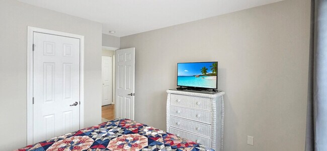 Building Photo - 2421 Beachview Dr