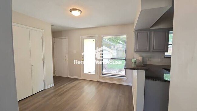 Building Photo - FOR RENT - MOVE IN READY - 3BEDS 2BATHS