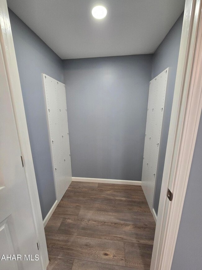 Building Photo - 1654 Quaker Valley Rd