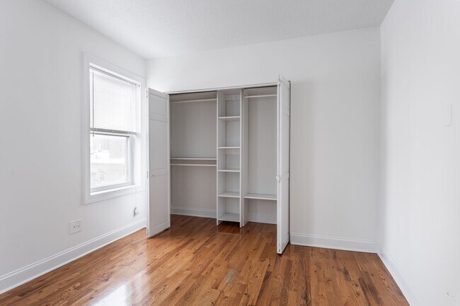 Building Photo - Sheridan Park / Uptown - 2 Bed / 2 Bath - Steps to Beach