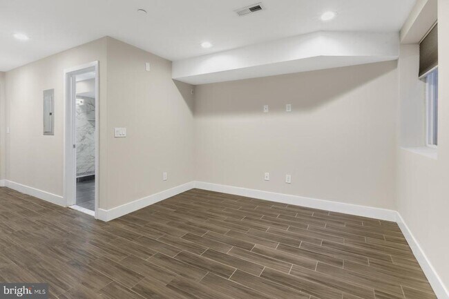 Building Photo - 1250 N 25th St