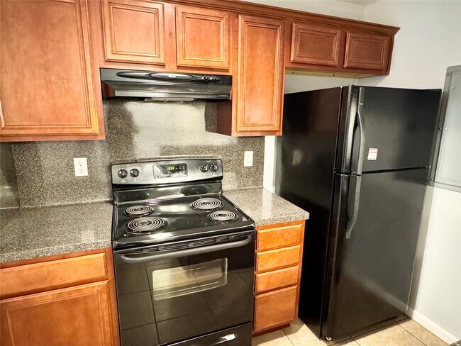 Building Photo - 700 Thicket Ln