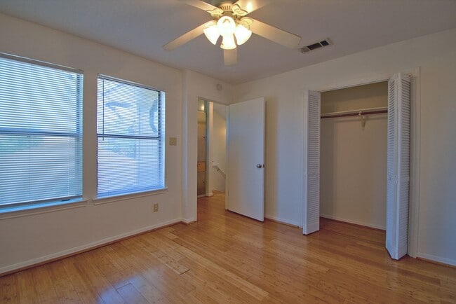 Building Photo - 6489 Hart Ln