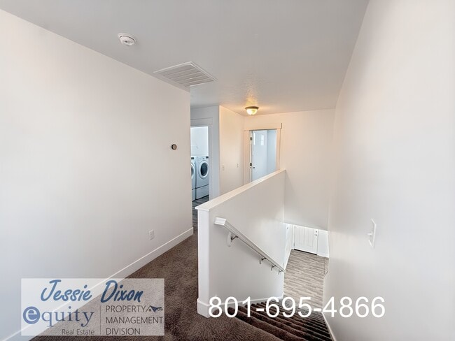 Building Photo - 1822 Parkview Dr