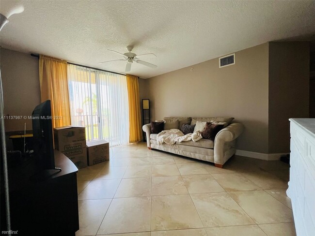 Primary Photo - 1 br, 1 bath Condo - 2061 Renaissance Blvd...