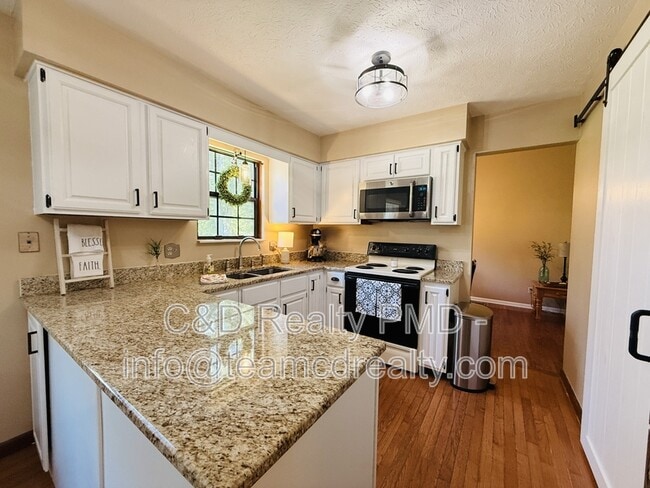 Building Photo - 8462 Glenbrook Dr