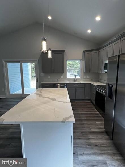 Building Photo - 38 Meadow View Ln