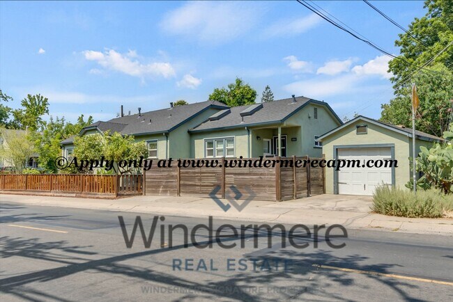 Building Photo - Timeless Modern Luxury 3 bedroom in one of...