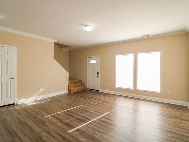 Building Photo - 124 Meadows Ln
