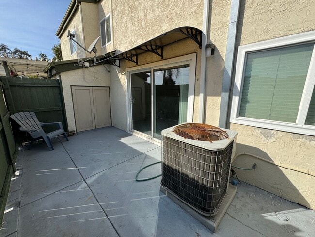 Building Photo - 3 Bedroom 1.5 Bathroom -  Attached garage