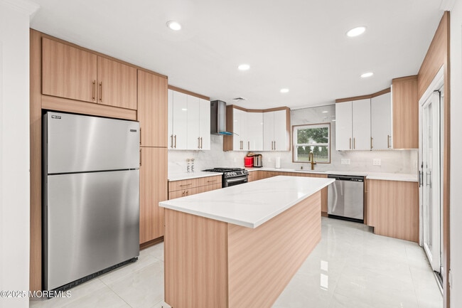 Building Photo - 17 Johnston St