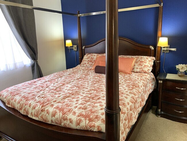 Building Photo - Meridian-FURNISHED 2 BDR /2 BATH + Den Lux...