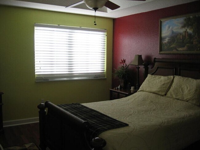 Building Photo - 1118 Shoma Dr