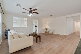 Building Photo - 708 Yosemite Trail