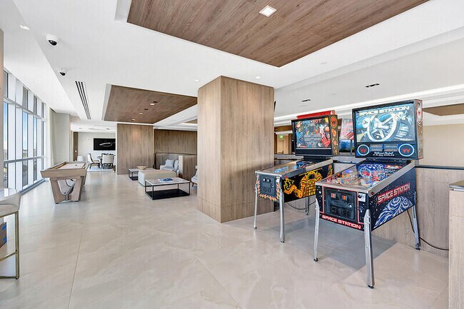 Building Photo - 220 Lake Shore Dr