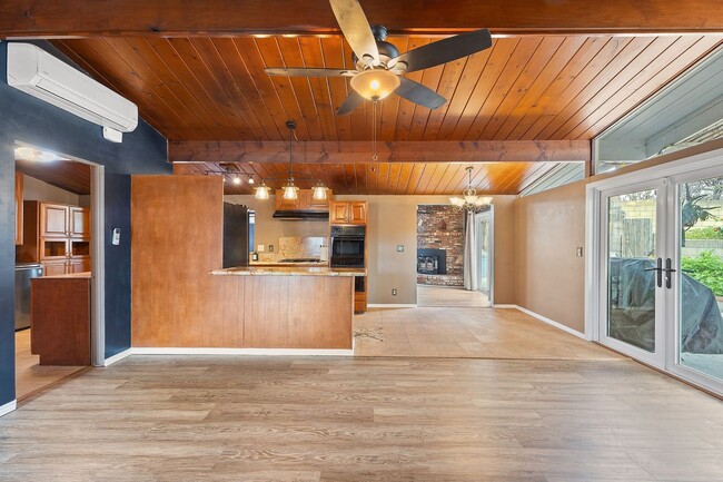 Building Photo - Adorable 3 Bedroom 2 Bathroom Single Story Family Home