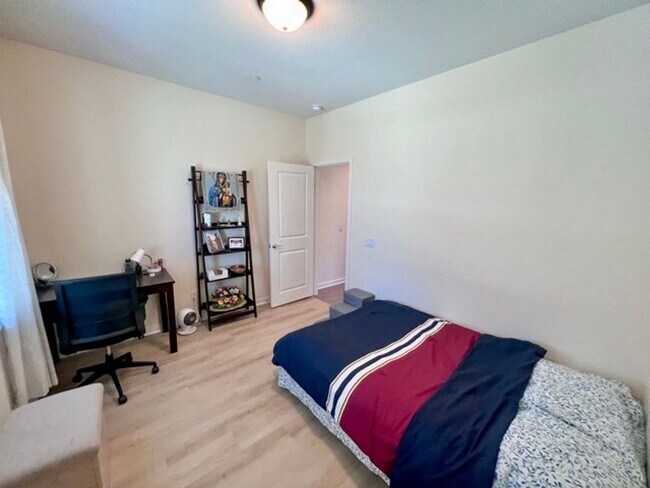 Building Photo - Stunning 2021 built 4 bedroom home for LEA...