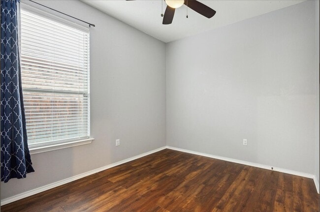 Building Photo - 705 Vaughn St