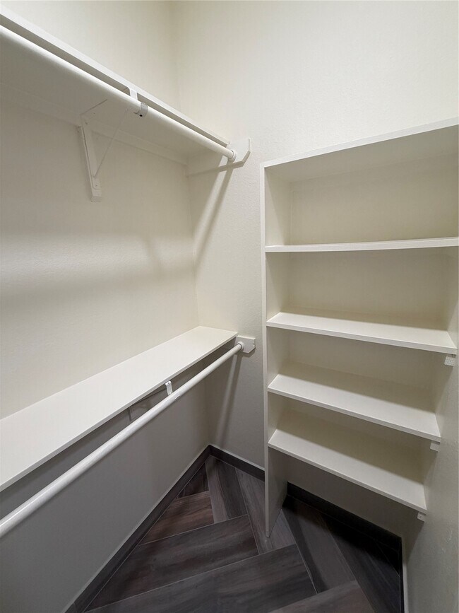 Building Photo - 5525 Swan Dr