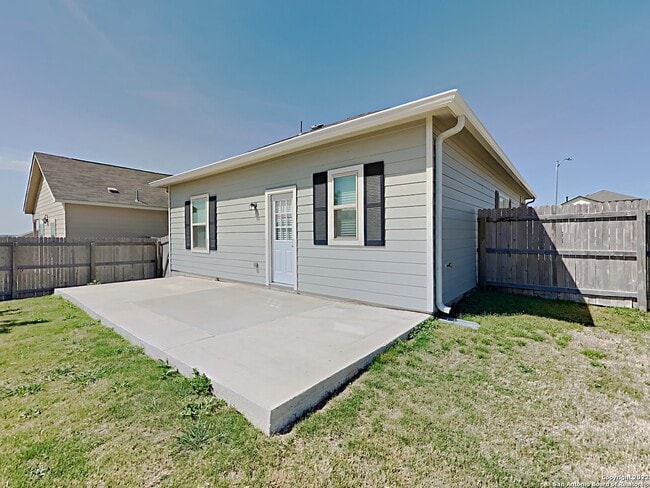 Building Photo - 4950 Hallies Gdn