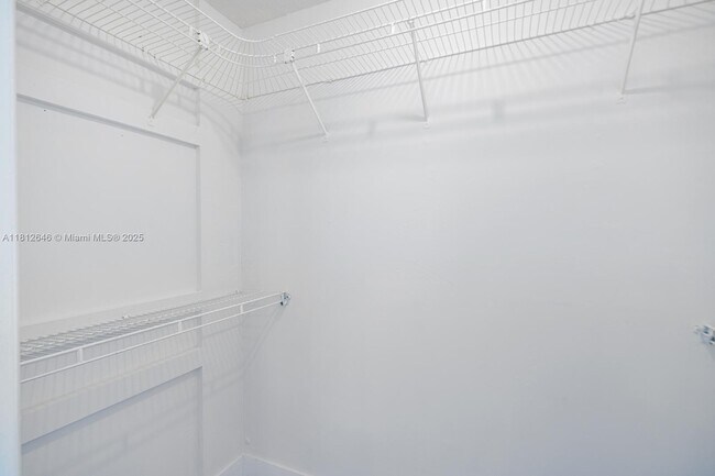 Building Photo - 9210 Fontainebleau Blvd