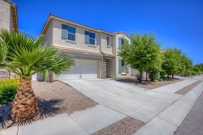 Building Photo - Stunning Home with Pool in La Estancia and...