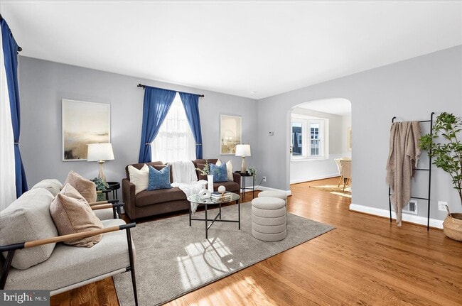 Building Photo - 312 Small Ct