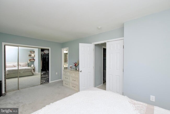 Building Photo - 9885 Burke Pond Ct