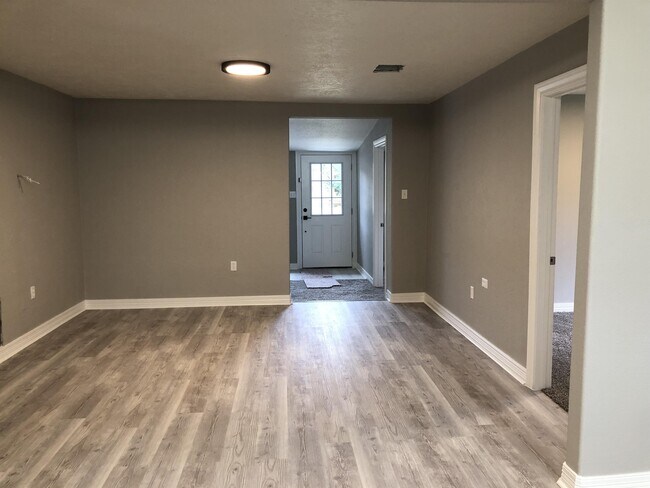 Building Photo - 590 Parks St