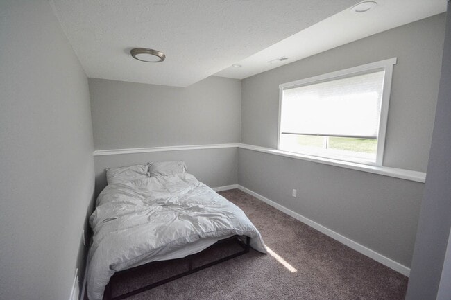 Building Photo - Gorgeous 4br home on nice lot with no backyard neighbors!