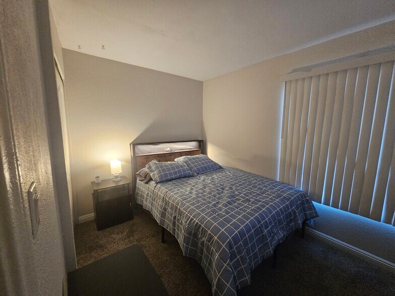 2nd bedroom +smart TV and dresser - 1454 Santa Anita Dr