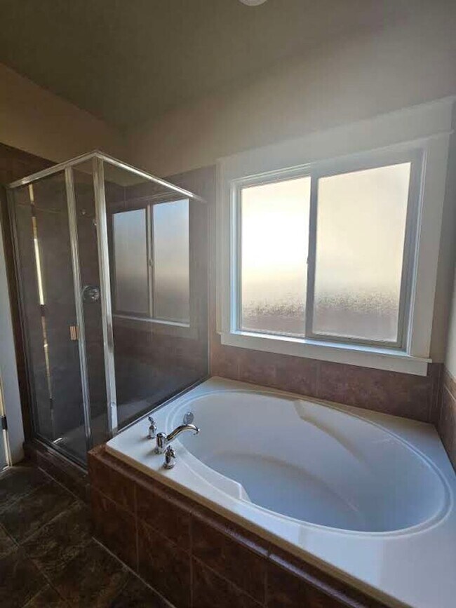 Building Photo - Meridian 5 Bedroom Home - Move in Special!...