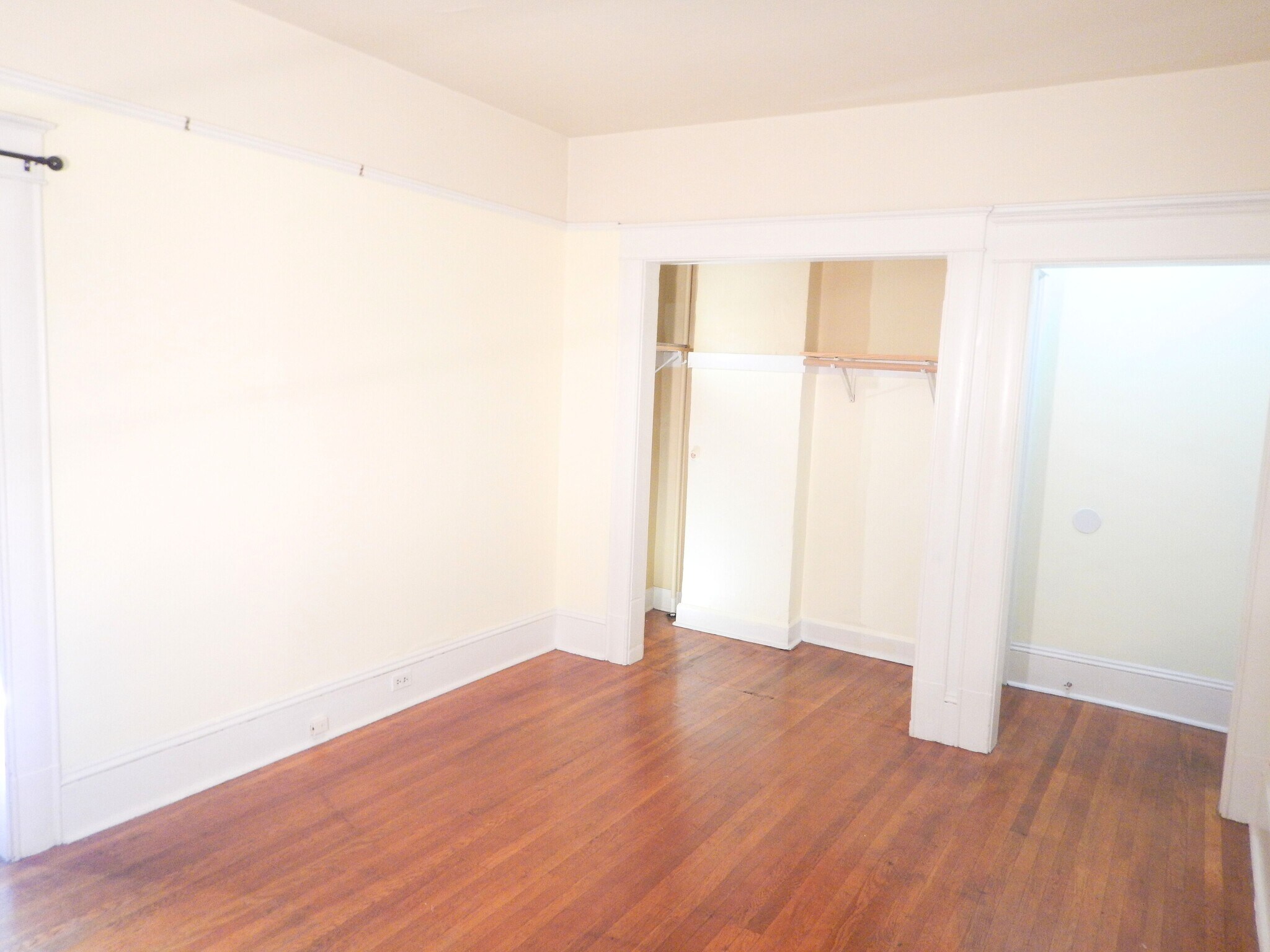 Building Photo - 1515 SW 10th Ave