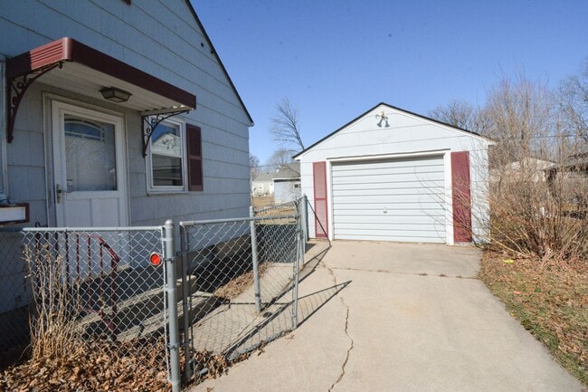 Building Photo - Beautiful 3 Bedroom with ALL the Updates!