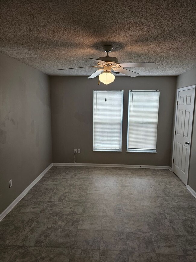 Building Photo - 1737 Moses Ave