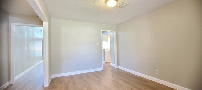 Building Photo - 10635 Tenneta Dr