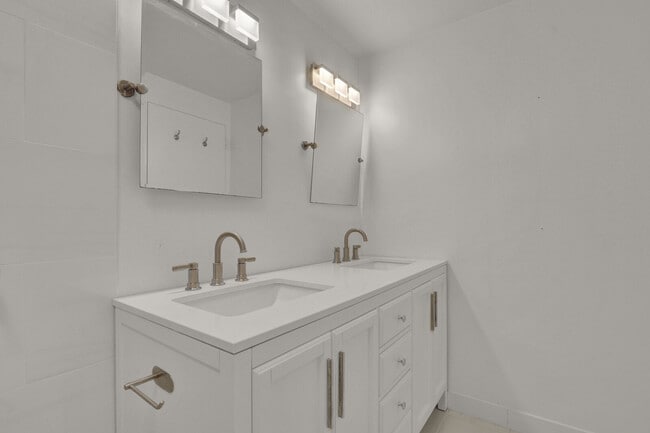 Building Photo - 2800 N Flagler Dr