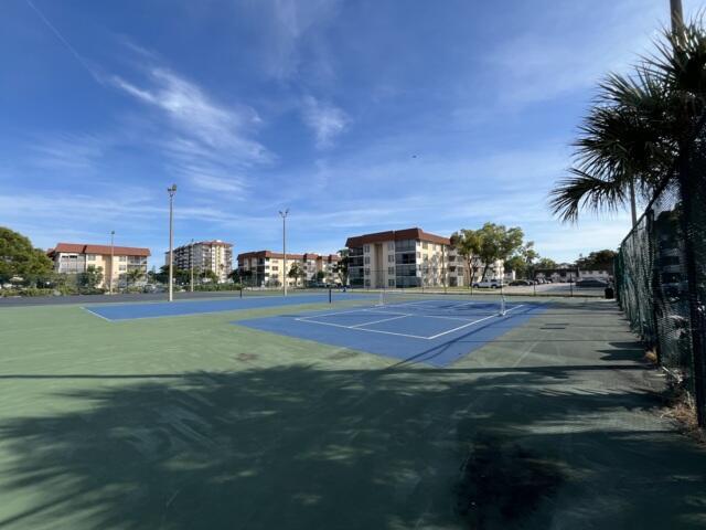 Building Photo - 4160 Inverrary Dr