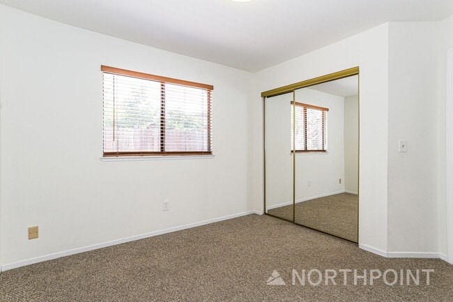 Building Photo - 103 Tinker Way