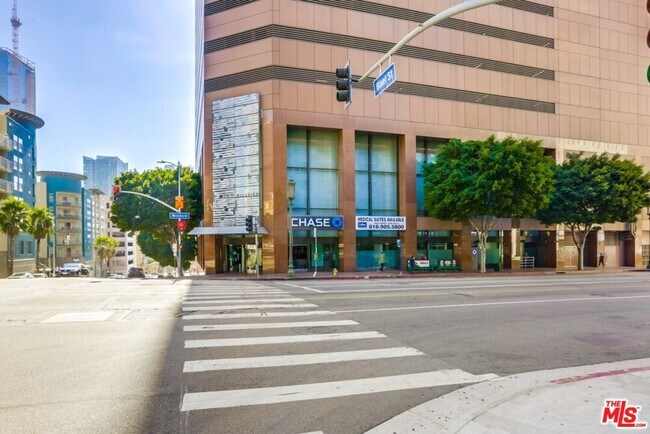 Building Photo - 1100 Wilshire Blvd